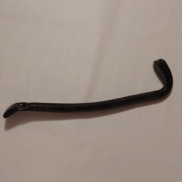 Zombie Hunter Halloween Prop Crowbar with Sound Effects - Picture 1 of 5